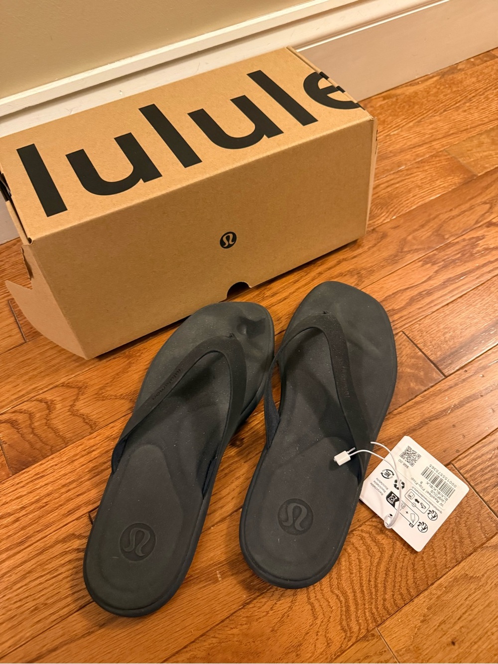 lululemon athletica Black Women's Foam Flip-Flop Sandals